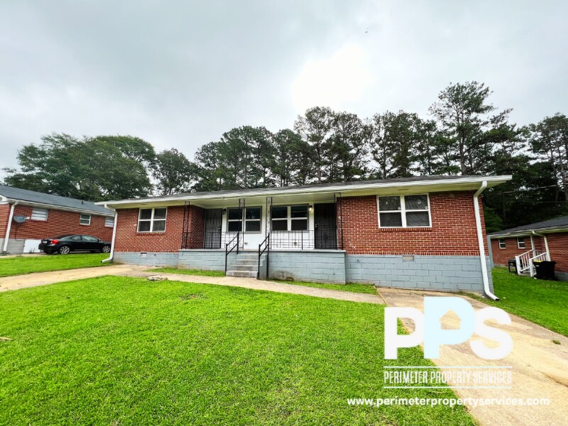 85 Pine St NE in Fairburn, GA - Building Photo