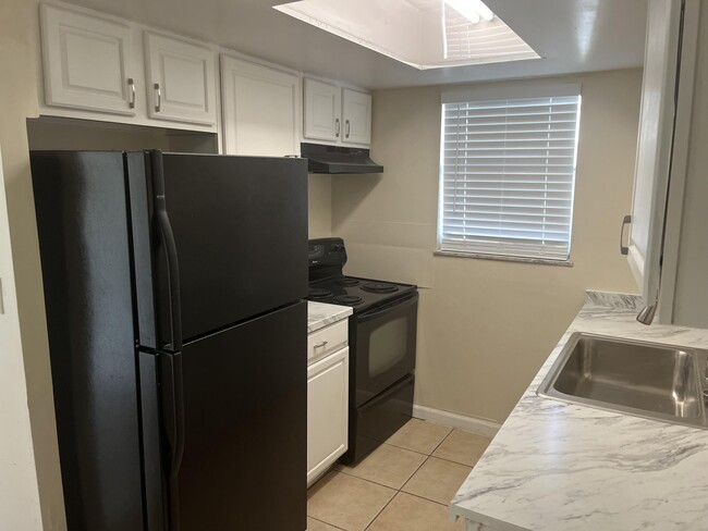 1875 40th St-Unit -2 in Vero Beach, FL - Foto de edificio - Building Photo