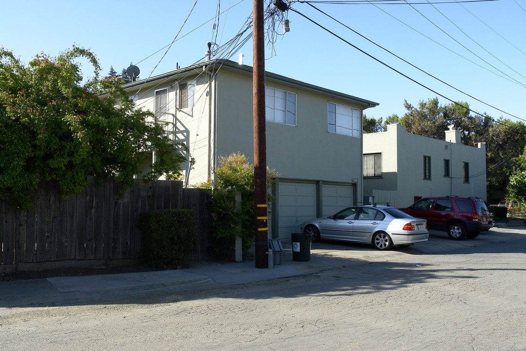 908 Fremont Pl in Menlo Park, CA - Building Photo