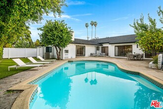 16517 Hartsook St in Los Angeles, CA - Building Photo - Building Photo