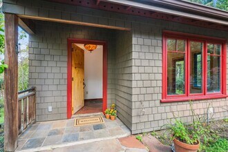 385 Moraga Ave in Piedmont, CA - Building Photo - Building Photo