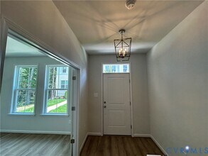101 Avenda Ln in Midlothian, VA - Foto de edificio - Building Photo