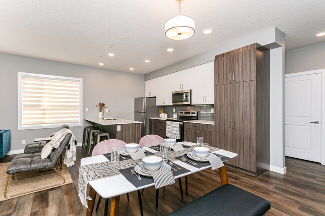 The View at Charlesworth in Edmonton, AB - Building Photo - Building Photo
