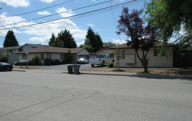 2143 Wyandotte St in Mountain View, CA - Building Photo - Building Photo