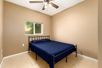 2348 W Laurel Ln in Phoenix, AZ - Foto de edificio - Building Photo