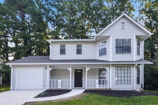 1053 Mainstreet Lake Dr in Stone Mountain, GA - Building Photo