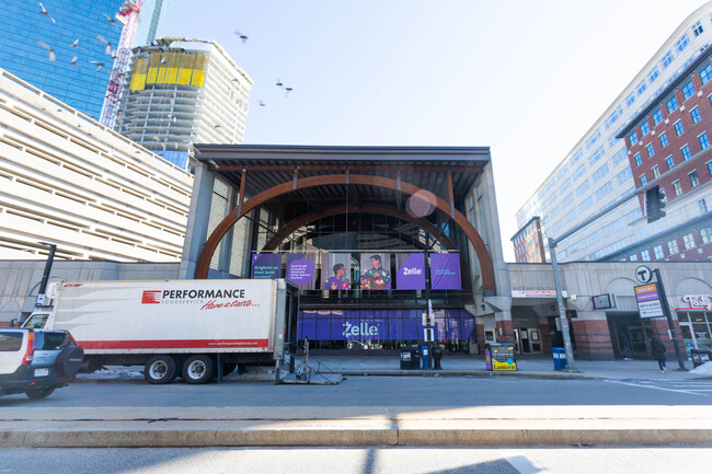 Garage East in Boston, MA - Foto de edificio - Building Photo