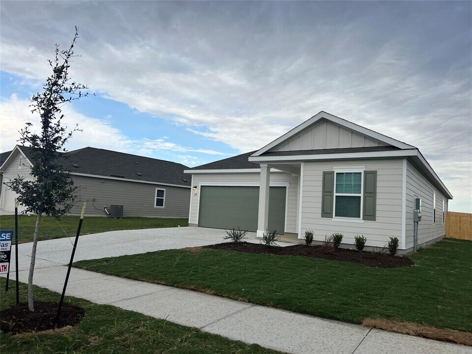 124 Rother Pl in Taylor, TX - Building Photo