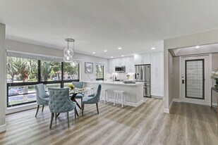 206 Brackenwood Terrace in Palm Beach Gardens, FL - Building Photo