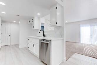 5792 Ambassador Ave in Las Vegas, NV - Building Photo - Building Photo
