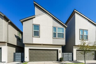 309 N Centro Cir in Shenandoah, TX - Building Photo