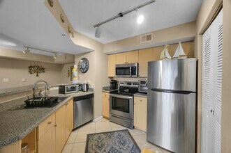 3670 NW Adriatic Ln in Jensen Beach, FL - Building Photo - Building Photo