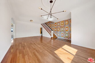 552 N Madison Ave in Los Angeles, CA - Building Photo - Building Photo
