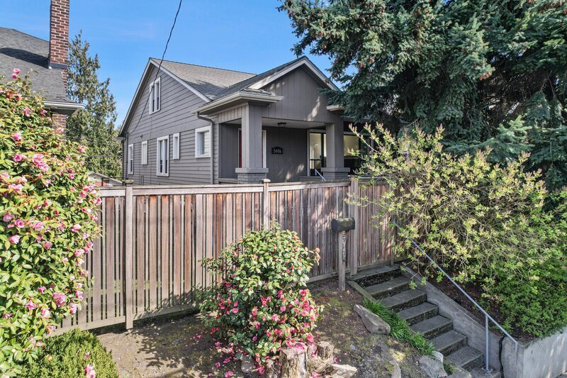 5016 7th Ave NE in Seattle, WA - Building Photo