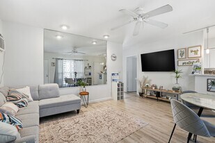 235 Seaview Ct, Unit E6 in Marco Island, FL - Building Photo