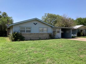 1924 S Philadelphia St in Amarillo, TX - Building Photo