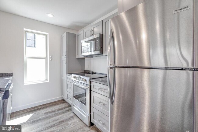 751 N 43rd St in Philadelphia, PA - Building Photo - Building Photo