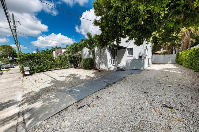 property at 921 SW 9th St