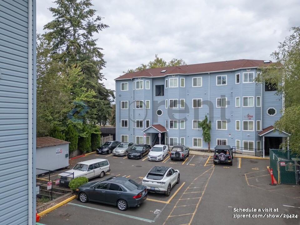 12239 SE Bush St in Portland, OR - Foto de edificio