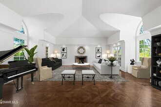 1101 Oak Mirage Pl in Westlake Village, CA - Building Photo - Building Photo