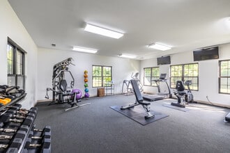 Cove Lake Village Apartments in Lexington, KY - Foto de edificio - Interior Photo