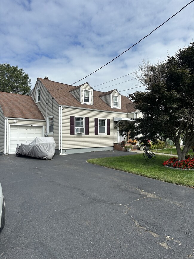 165 Nutmeg Rd in Bridgeport, CT - Building Photo - Building Photo