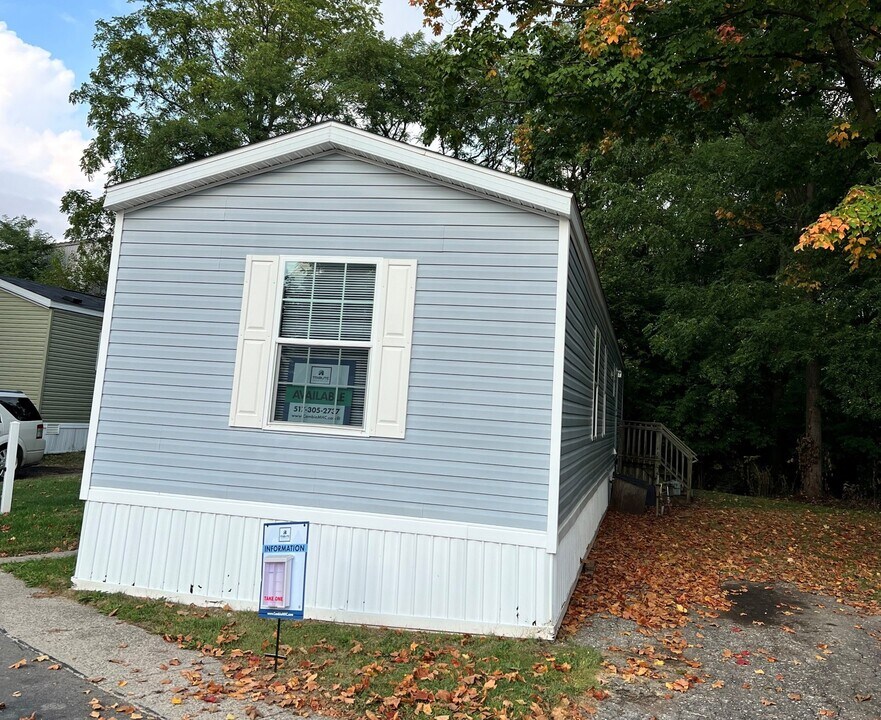 801 Valley Ho Dr in Lansing, MI - Building Photo