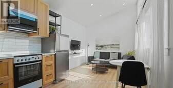 45 Bond St in Kitchener, ON - Building Photo