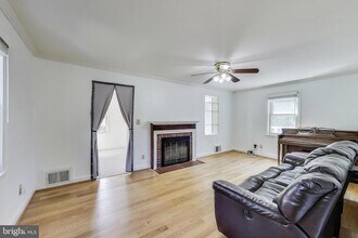 4600 Jones Bridge Rd in Bethesda, MD - Building Photo - Building Photo