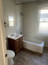 2445 S 5th Pl-Unit -2445A S 5th Pl in Milwaukee, WI - Building Photo - Building Photo