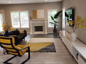 13518 SW Hillshire Dr in Tigard, OR - Foto de edificio - Building Photo