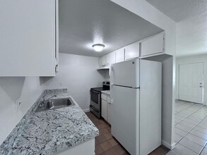 2777-2783 Meadowview Rd in Sacramento, CA - Foto de edificio - Building Photo