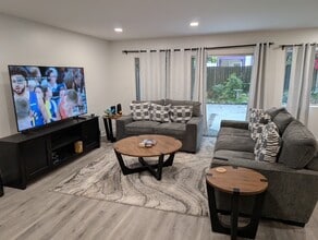 400 S Los Robles Ave, Unit bedroom in #108 in Pasadena, CA - Building Photo - Building Photo