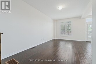 2368 Natasha Cir in Oakville, ON - Building Photo - Building Photo