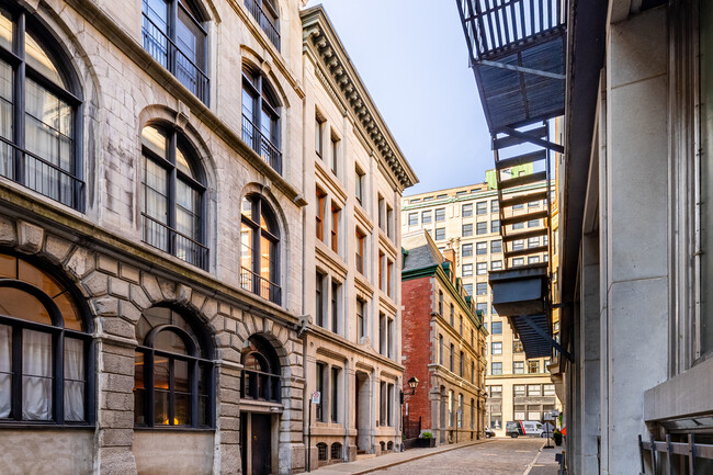 Chesterfield Chambers in Montréal, QC - Building Photo - Building Photo