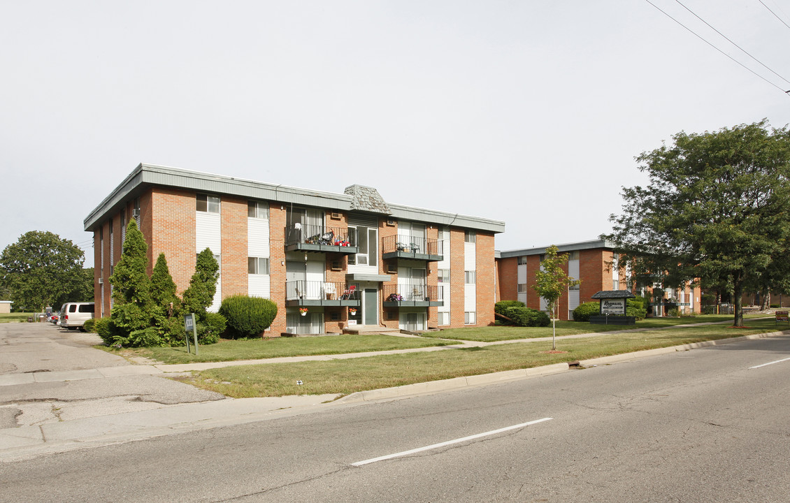 Kaymarr Apartments in Lansing, MI - Building Photo