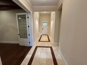 18062 Silver Springs Way in Lathrop, CA - Building Photo - Building Photo