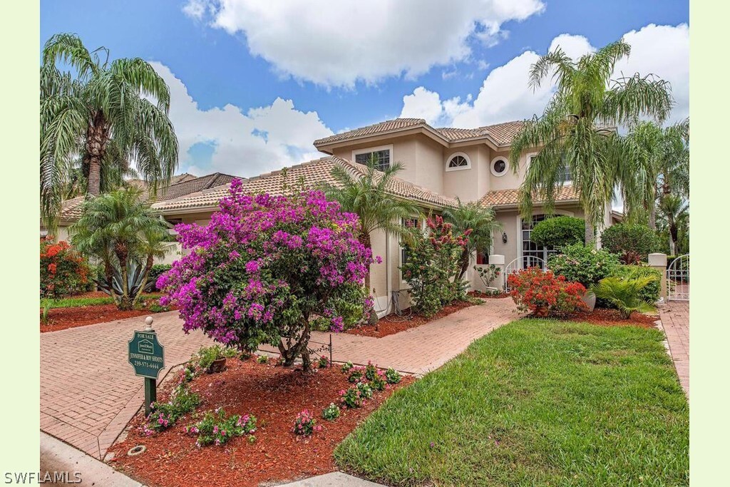 5755 Persimmon Way in Naples, FL - Foto de edificio