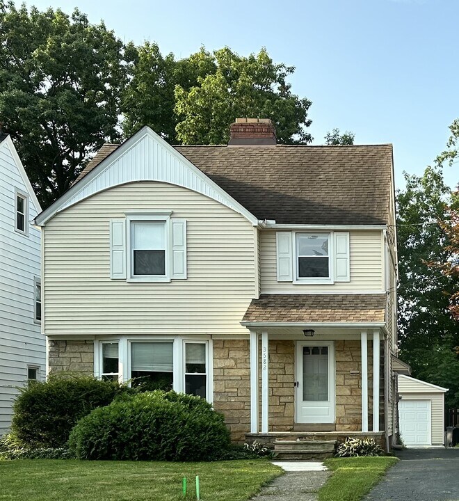 3582 Northcliffe Rd in University Heights, OH - Building Photo