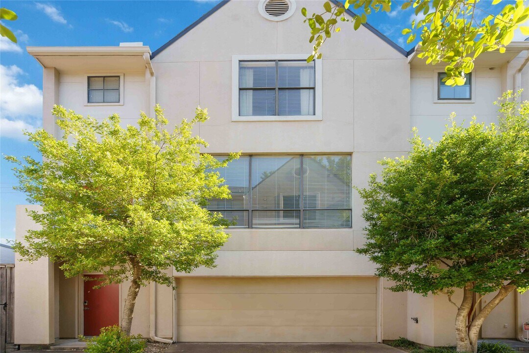 939 Colorado St in Houston, TX - Building Photo