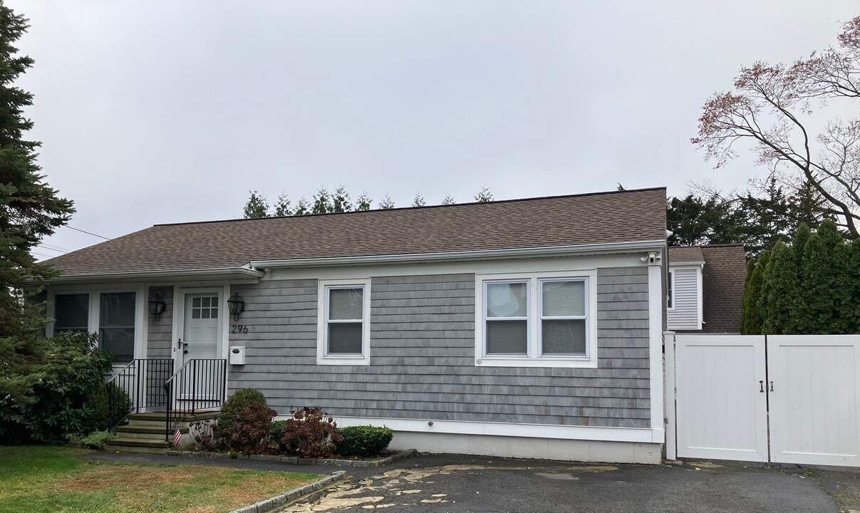 296 Reef Rd in Fairfield, CT - Building Photo