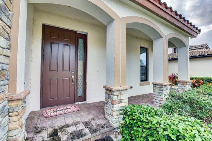 8861 Sea Chase Dr in Wellington, FL - Building Photo
