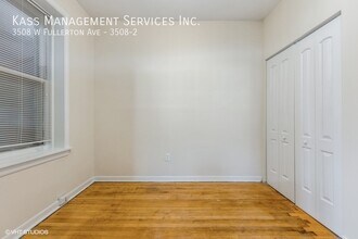 3508 W Fullerton Ave in Chicago, IL - Foto de edificio - Building Photo
