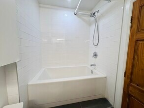 215 De La Commune Rue O in Montréal, QC - Building Photo - Building Photo