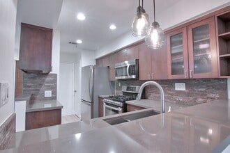 1050 Seco St, Unit 202 in Pasadena, CA - Building Photo - Building Photo