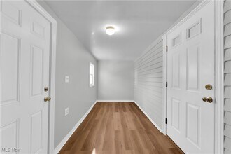 3992 E 26th St in Newburgh Heights, OH - Building Photo - Building Photo