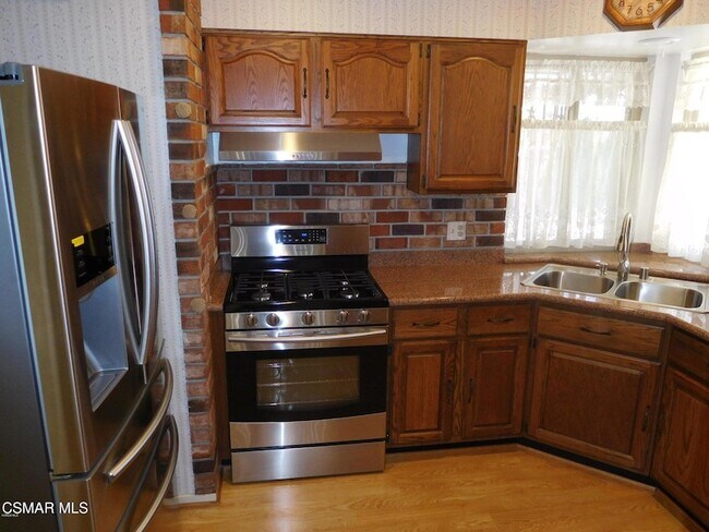 1394 Sycamore Dr in Simi Valley, CA - Building Photo - Building Photo