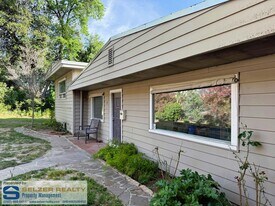 30 Highland Dr in Ukiah, CA - Building Photo