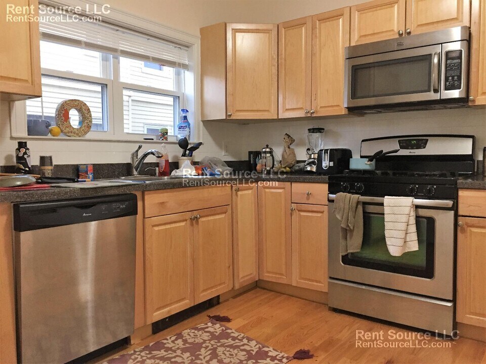 24 Willard Ave, Unit 1 in Medford, MA - Building Photo