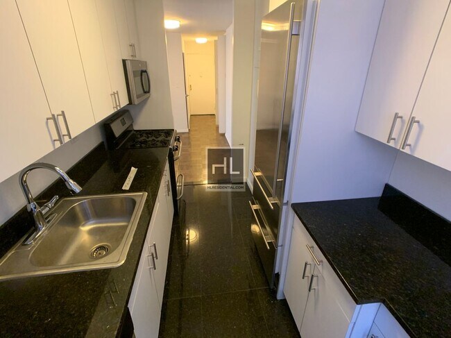 5 AVENUE in New York, NY - Building Photo - Building Photo